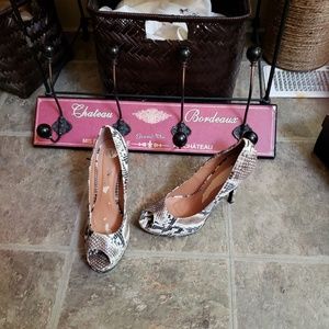 Peep toe  Platform nuHeels |